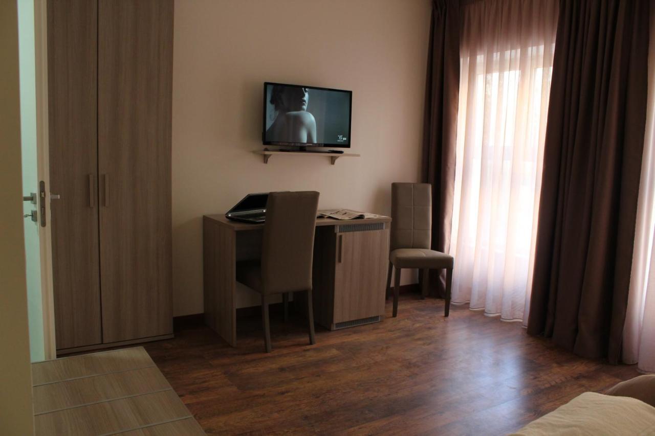 B&B Erifra Piccolo Hotel Cosenza Luaran gambar