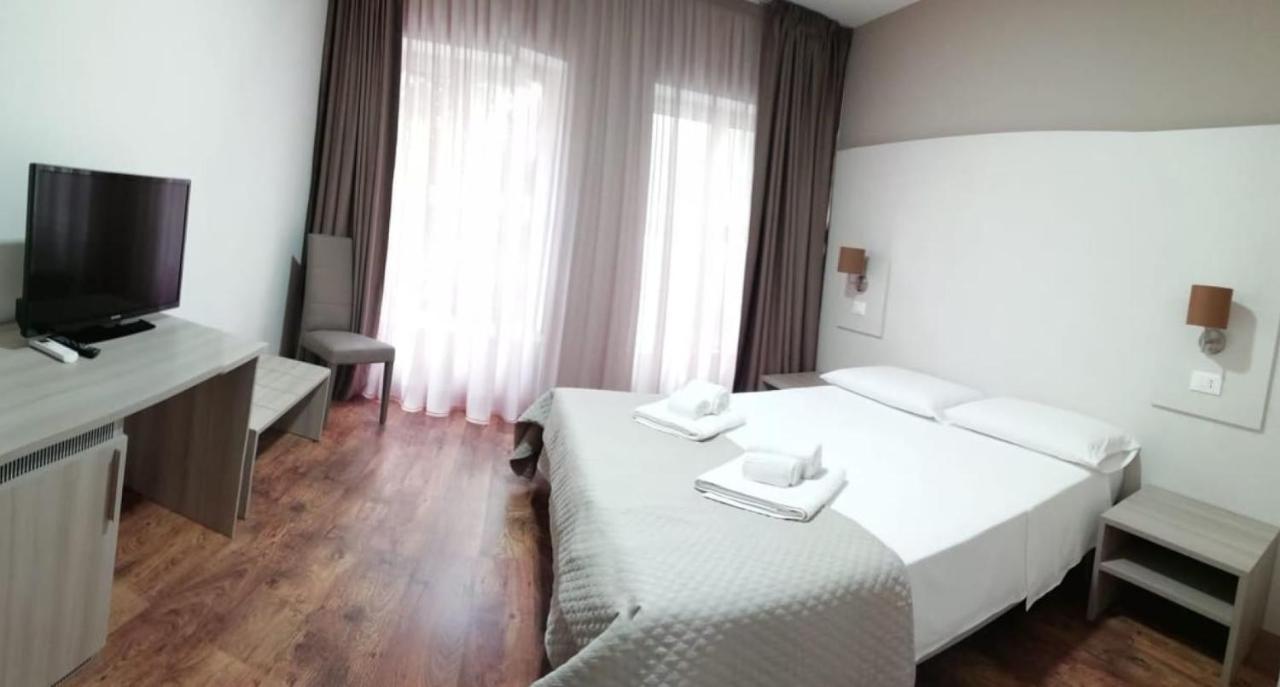 B&B Erifra Piccolo Hotel Cosenza Luaran gambar